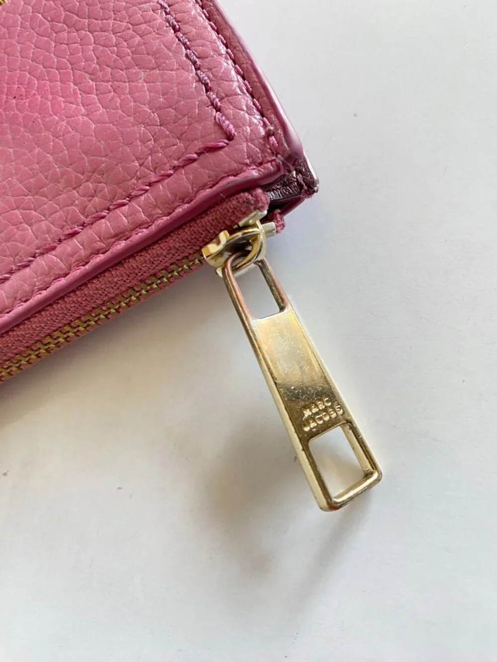 Marc Jacobs minor signs